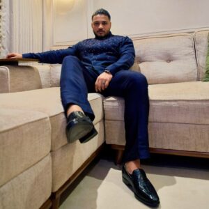 Raftaar Instagram - Heartiest congratulations to the Ambani and Merchant family . Thank you for having me . It doesn’t get grander than this.
@officialjiostudios 

Big thanks to @rohitgandhirahulkhanna and @elevate_promotions for hooking me up with this badass outfit last minute. You guys are Real Ones.

The last slide is my broski @mathias.boe who was way way more excited to witness the biggest indian wedding of the century.