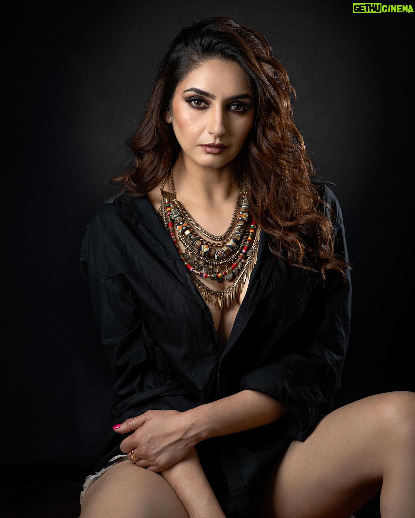 Ragini Dwivedi - 26.6K Likes - BLACK clothes coffeeeee moooood 🕶️🎬🕶️
Shot by @kiran.venkataramanappa
Outfit n styling @styleitupwithalisha @alishaa.m0
Makeup n hair @prettyumakeovers
Amazing shoot space @jadehospitainment
#raginidwivedi #actorlife #actor #influencer #poser #shoooting #shootlife #trendingreels #trending #trendingnow #trendsetter #viralpost #viralposts #editorial #model #stylish