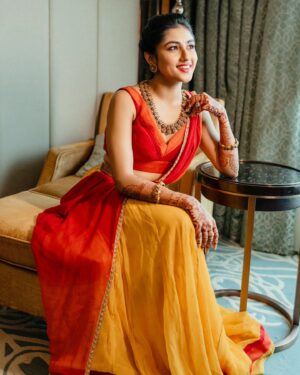 Ragini Prajwal Instagram - Blending traditions, celebrating love at the "Canasu" Haldi celebrations!✨️

Fusion of cultures, colors, and joy wearing traditional gold jewellery with a modern touch to a langa dhavani! ( This was my kathak Rangapravesh skirt that I had worn in 2013, which was redesigned with this beautiful blouse by @prathi.creations 🤩)

Uniting traditions and creating perfect memories!

Jewellery: @aabushanjewellery1941
Outfit: @prathi.creations
Styling: @makeup_by_preeya
MUA: @aadhyaraajmakeupartist1
Photography: @onehorizonproductions