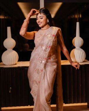 Ragini Prajwal Instagram - Wearing this exquisite fine diamond jewelry from @Aabushanjewellery1941 for my sister’s reception. 
.
This exquisite peice personifies elegance with simplicity!
@Aabushanjewellery1941, making me shine!✨️
.
Canasu Reception celebrations!

Jewellery: @aabushanjewellery1941
Outfit: @prathicreations
Make Up & Styling: @⁨Preeya Make Up⁩ 
Photography: @onehorizonproductions

#aabushan #ragini #wedding #jewellery #jewel #diamonds #reception #south #southindia  #marriage