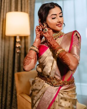 Ragini Prajwal Instagram - An exquisite ensemble capturing the essence of tradition and elegance at my sister's wedding!

The intricate gold detailing and design of each piece, and the stunning necklace, with the delicate bangles and earrings gave a resplendent look @aabushanjewellery1941. My favourite pick from the store!✨️
.
With @aabushanjewellery every piece tells a story, every moment shines with elegance!

 "Canasu" Muhurtam celebrations!

Jewellery: @aabushanjewellery1941
Outfit: @prathicreations
Make Up & Styling: @⁨Preeya Make Up⁩ 
Photography: @onehorizonproductions

#aabushan #ragini #wedding #jewellery #jewel #gold #diamond #muhuratam #south #southindia #antique #marriage
