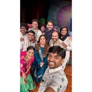 Rahul Deshpande Instagram - l’m feeling so happy to be part of this musical project (maadhurya) 

Thank you @priyanka.barveTai  @rahuldeshpandeofficial Dada
And all great musicians 😍😘🙏🏻
@sanjoygtr @nikhilphataktabla @rohanvanage @milindvasudevkulkarni @ninadbansuri @prabhu_ki_nidhi_kathak