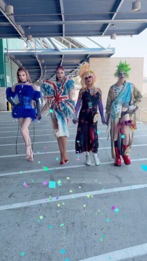 Raja Gemini Instagram - How am I the shortest in this girl group?! 🦒❤️ @rupaulsdragcon with my nieces @lagrande_dame @tiakofi @bigandmilky
