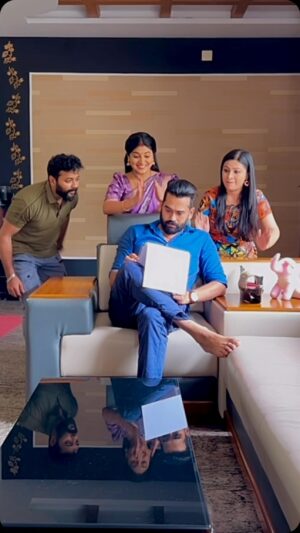 Raksha Raj Instagram - Abhikkittoru Pani…
@asianet 
@raksha_dellu 
@yuvakrishna_official 
@nihas___khan786_official 
@niranjanjanprasad
@__.happiee.solstice.___ 
Vc @vijeesh2490 
#réel #reeloftheday #instareels #reelsindia #comedyreels #instagood