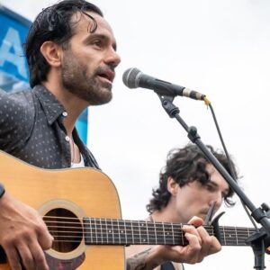 Ramin Karimloo Instagram - Thanks so much to everyone who came along to @hudsonriverpark yesterday 🩶

@alanmarkley_official @erichbergen 
📷 @jumagalhaesphotos