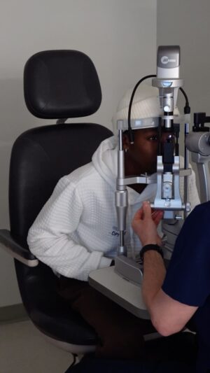 Ramon Reed Instagram - Come with me to the eye doctor (ophthalmologist to be exact) I hate going but I always have a good time with the people and mama duke @ropohart 

#sicklecellwarrior #eye #hospital #minivlog #photo