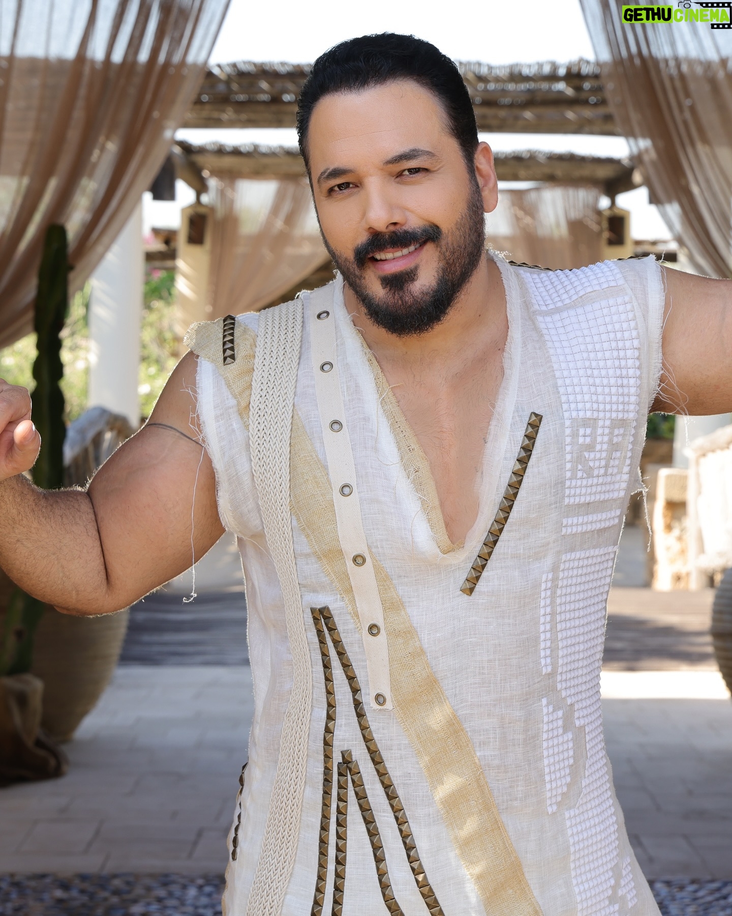Ramy Ayash - 17.8K Likes - يا ملك الغرام 🎶
حبك مش حرام 🎶🤍
#اهلا_بالجمال #AhlanBilJamal
#ramyayach #رامي_عياش