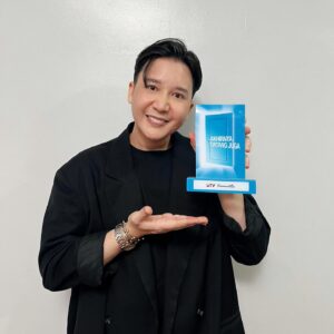 Rangga Moela Instagram - my first trophy this year 🏆✨ 

makasih buat mama,papa,Allah swt,angel manager ku,rangganizer,GTV,fremantle & dewan juri (cing abdel) yang udah milih aku sebagai pemenang di program akhirnya datang juga GTV (tayang segera,tonton ya!3x ikut 3x pindah tv,baru kali ini menang soalnya) 🤣 apakah ini pertanda aku harus terjun ke dunia komedi?LOL #pidatoalaala 

dari SD emang ambisius koleksi piala segala macem lomba,jd seneng banget akhirnya tahun ini bisa dapet piala/plakat lagi,dulu sebulan sekali kayaknya dapet piala,sekarang setaun sekali juga allhamdullilah 🙏🏻🤣 next piala AMI awards,piala citra FFI atau grammy ya (sebuah manifestasi specta,aminin aja sodaraku!)