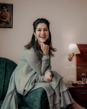 Ranjini Haridas Instagram - 📷@sajidsalim__ 
✍🏻🎨 @sreejith_karthika77
Outfit courtesy : @madebymilankochi
💅🏻@rahul_lebeaute @lebeaute_adoor