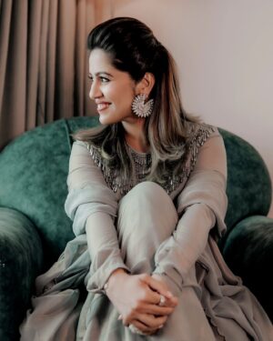 Ranjini Haridas Instagram - 📷@sajidsalim__ 
✍🏻🎨 @sreejith_karthika77
Outfit courtesy : @madebymilankochi
💅🏻@rahul_lebeaute @lebeaute_adoor