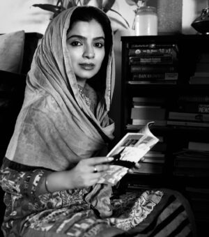 Ranjitha Menon Instagram - നേർത്ത മഴചാറ്റലും അരികിൽ ചൂടുള്ള ഒരു കട്ടനും നെഞ്ചോടു ചേർക്കാൻ പ്രിയപ്പെട്ട ഒരു പുസ്തകവും പിന്നെ കുറച്ച് ഓർമകളും…..!! 

Amidst the pages of wisdom, honouring Indian National Reading Day and embracing P.N Panicker’s timeless legacy! 

#readingday #books #memoriesforlife #pure #bliss
Clicked by @photogscorpion