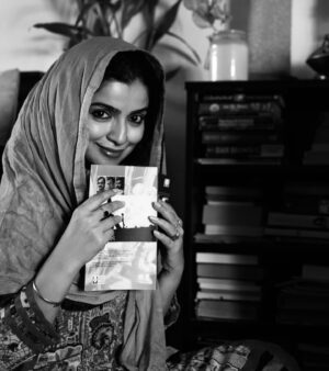 Ranjitha Menon Instagram - നേർത്ത മഴചാറ്റലും അരികിൽ ചൂടുള്ള ഒരു കട്ടനും നെഞ്ചോടു ചേർക്കാൻ പ്രിയപ്പെട്ട ഒരു പുസ്തകവും പിന്നെ കുറച്ച് ഓർമകളും…..!! 

Amidst the pages of wisdom, honouring Indian National Reading Day and embracing P.N Panicker’s timeless legacy! 

#readingday #books #memoriesforlife #pure #bliss
Clicked by @photogscorpion