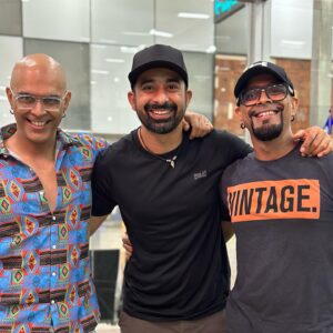 Rannvijay Singha Instagram - I started a new journey today and with that crew I spoke about the first time I came to Goa, which was on Roadies 1, so we obviously spoke about @instaraghu & @rajivlakshman .
We then spoke about Miditech the production house that made roadies 1, so we spoke about @nivedithalva — when I reached the airport I met all three of them! I feel they were here to bless me in a way for this new journey that I have embarked upon! This was serendipitous!
#satnamwaheguruੴ 🙏🏼🌑
#whatacoincidence