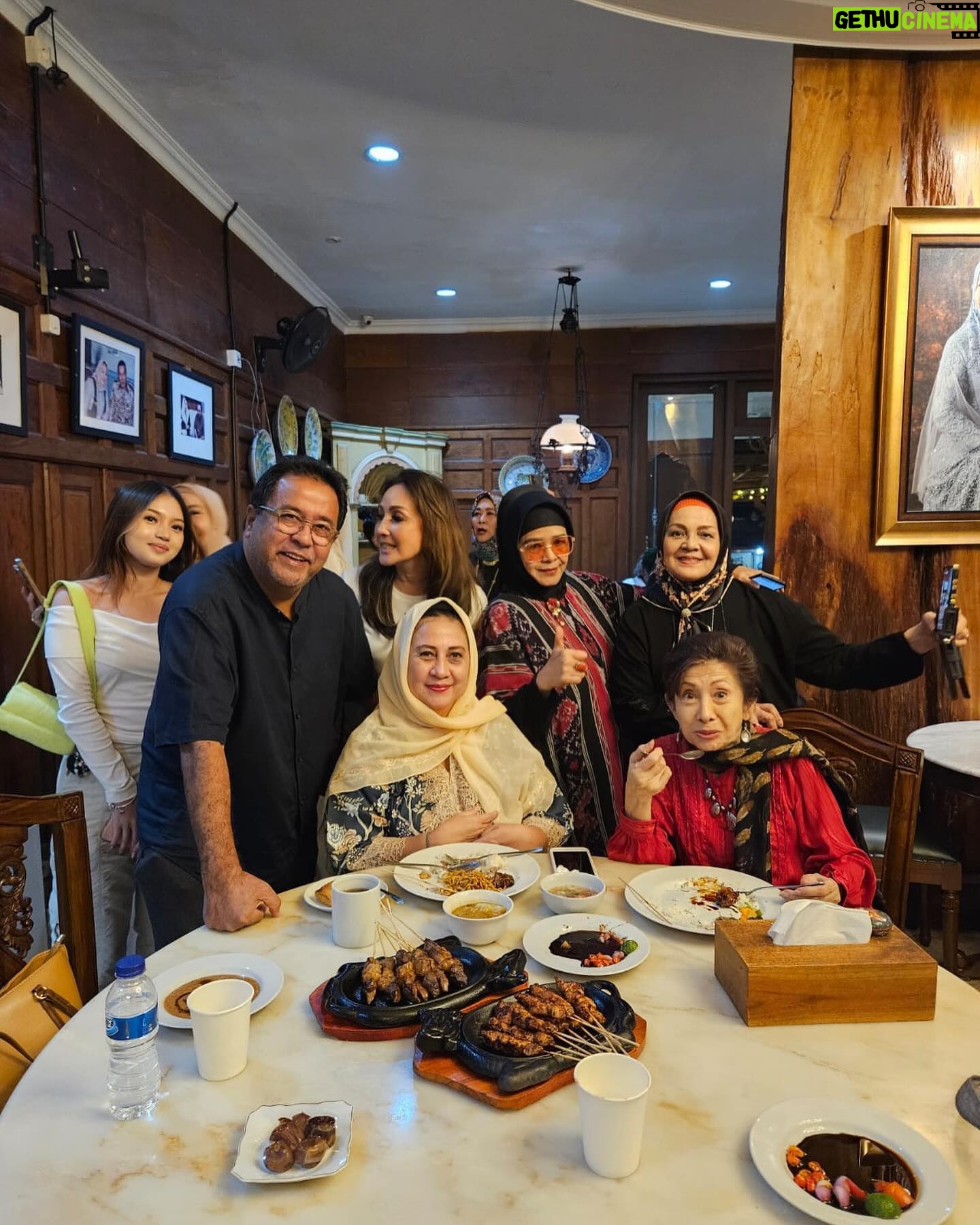 Rano Karno - 5.2K Likes - Teman teman senior buka bersama , kompak sehat selalu 🙏🏼