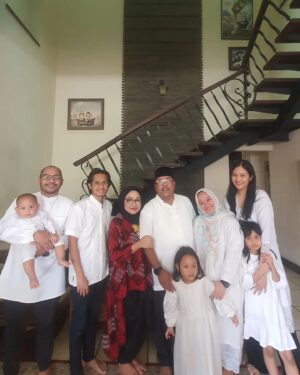 Rano Karno Instagram - Mohon maaf lahir dan batin dari Kel H.Rano Karno
