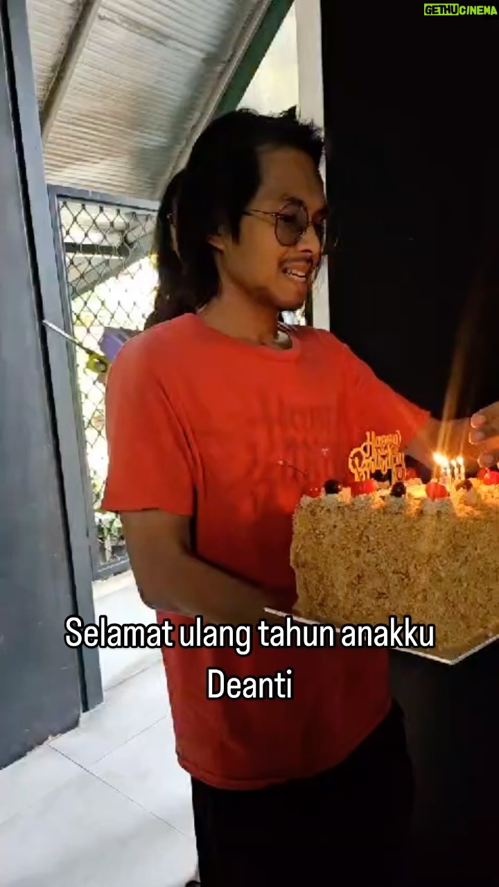 Rano Karno - 1.4K Likes - Selamat ulang tahun Anakku Deanti.. Sehat selalu, panjang umur, berkah usianya,semua doa yg terbaik untukmu Nak..