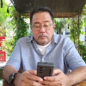 Rano Karno Instagram - Encang encingg cuma mau ngingetin nii....
Besok sabtu & minggu pade dateng yee ke @warungdoel 
Inget dr jam 07.30 - 13.00 jd jangan datang kesiangan biar gak keabisan..
Yg dateng mau rame - rame reserved dulu ye biar disiapin, bisa lgsg hubungin tu adminye @warungdoel 
Sampe ketemu sabtu & minggu...