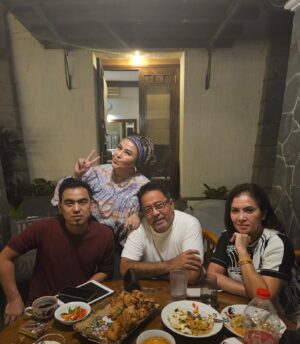 Rano Karno Instagram - Rano Karno & Nella Regar mau ngapain ya mereka???? 😃