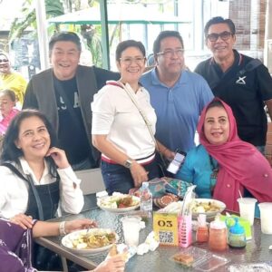 Rano Karno Instagram - Tamu warung doel hari ini