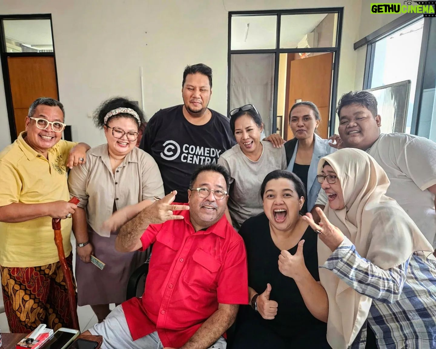 Rano Karno - 1.8K Likes - team "Keluarga Besar"