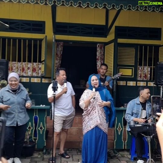 Rano Karno - 13.4K Likes - Sahabatku yessy gusman dateng ke @warungdoel hari ini, kita nyanyi bareng " Galih & Ratna "