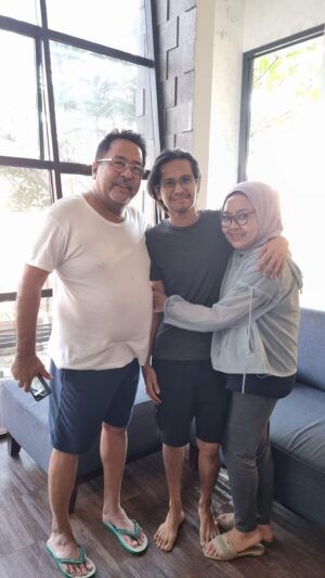 Rano Karno Instagram - Happy Birthday anakku @raka.widyarma 🥳🥳 semoga selalu sehat.. sukses..usia yg berkah dan manfaat dan sll dalam lindungan Allah SWT..