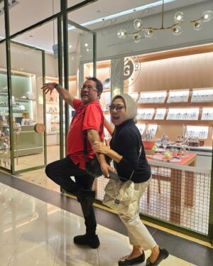 Rano Karno Instagram - Healing berdua istri tercinta