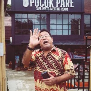 Rano Karno Instagram - Halo teman teman IG, yuk kite sarapan dulu di @warungdoel besok sabtu & minggu sebelom Puasa kite libur 1 bulan.. nyok dateng yee, inget dr jam 07.30 - 13.00.
Jangan kesiangan ye biar kagak kehabisan makanannye.. 
Sampe ketemu..!