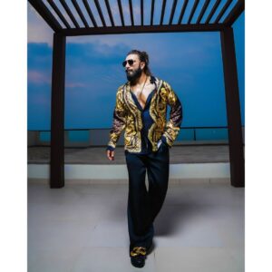 Ranveer Singh Instagram - Sindhi-core ⚱️🏺⚱️🏺 @versace #InAbuDhabi @visitabudhabi @abudhabievents