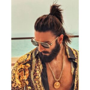 Ranveer Singh Instagram - Sindhi-core ⚱️🏺⚱️🏺 @versace #InAbuDhabi @visitabudhabi @abudhabievents