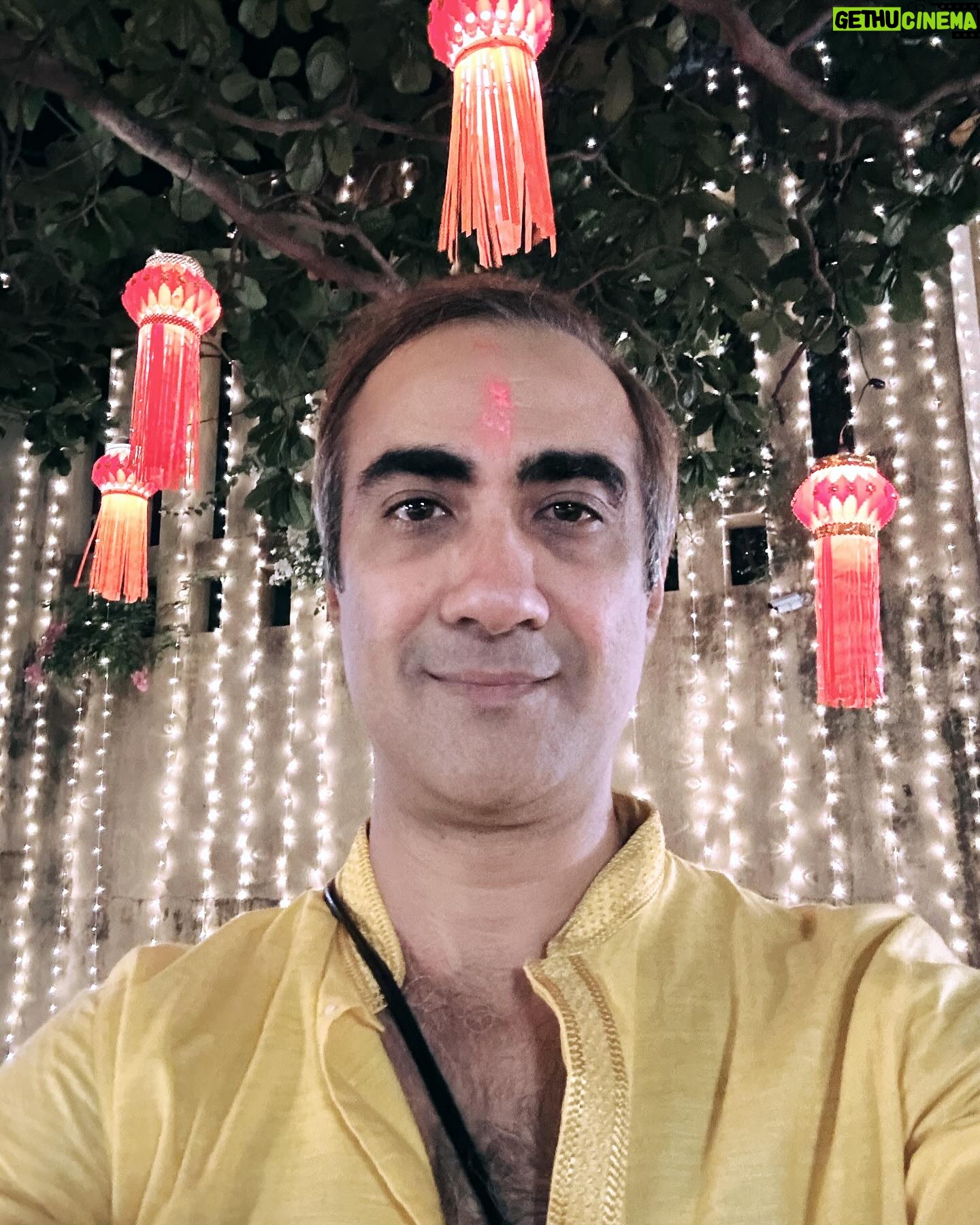 Ranvir Shorey - 1.5K Likes - दोस्त मिलते गए, कारवां बनता गया! #HappyDiwali
