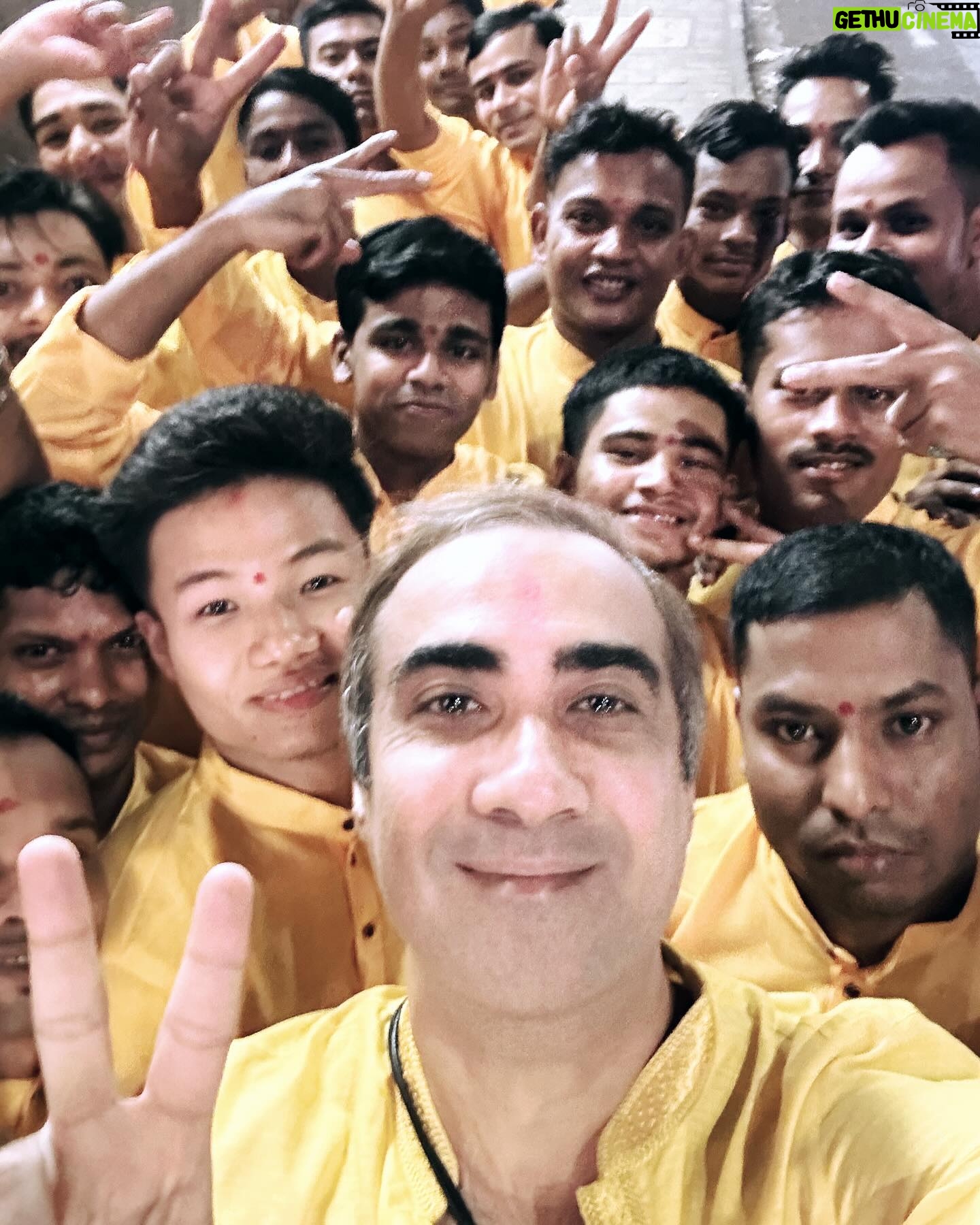 Ranvir Shorey - 1.5K Likes - दोस्त मिलते गए, कारवां बनता गया! #HappyDiwali