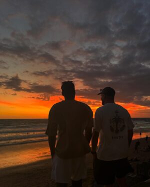 Raphaël Pépin Instagram - 1.Uluwatu 🌊
2.Sunset avec Moussa🙋🏿‍♂️
3.Sunset sans Moussa🤷🏼‍♂️
4.La ligue des champions⚽️
5.Savaya avant la crise d’angoisse🚑
6.El kabron avec el patron💪🏻