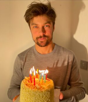 Raphael Sander Instagram - Mais um pra conta! 
.
.
#birthdayvibes