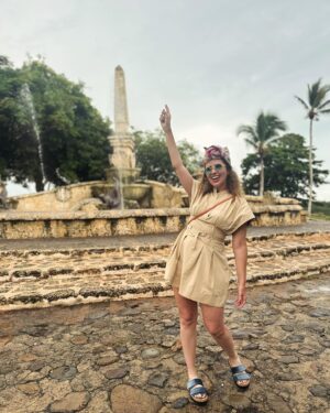 Raquel Bigorra Instagram - Que belleza Altos de Chavon. Mi papá muy feliz de poder regresar, y nosotros disfrutando cada momento en familia. Los amo muchísimo. ♥️♥️♥️ Y mañana empezamos a darle al video del nuevo sencillo. ¿ Están listos para Delincuente ? El próximo viernes estaremos estrenando video y rolita. #delincuente #añobisiesto #raquelbigorra