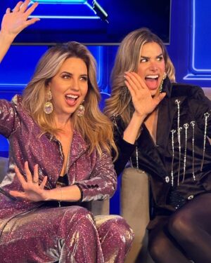 Raquel Bigorra Instagram - Que especial noche. Los nuevos habitantes están a nada de vivir una experiencia única en @lacasafamososmx No se pierdan los detalles 8:30 pm por @canalestrellas Fui muy feliz de haber estado tan cerquita de ustedes y de @marieclaireoficial en todas las redes de la casa. ¿ Ya tienen favorit@ ? Vamoooooo’ 
#totallook @carlosmanzanooficial 
#makeup @soymanumakeup