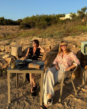 Raquel Meroño Instagram - Querida amiga del alma  @vickysanz1 todo va a salir bien y juntas siempre aún mejor 🤍 #ibiza