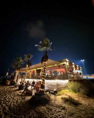 Raquel Meroño Instagram - Nuestro chiringuito @carbones13tarifa 
Lo montamos para que cada verano esta playa os viese crecer. Está llena de recuerdos y nunca dejaremos de visitarla juntas , es un regalo mis amores @martina.merono @dani_meroo 
❤️