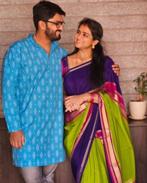 Rashmi Prabhakar Instagram - ಸುಗ್ಗಿ ಹಬ್ಬ ✨️

ಈ ಸುಗ್ಗಿಯ ಹಬ್ಬ ಎಲ್ಲರ ಬಾಳಲ್ಲಿ ಸಂತಸ, ಸಾಮರಸ್ಯ, ಸಮೃದ್ಧಿ ಮತ್ತು ಆರೋಗ್ಯವನ್ನು ನೀಡಲಿ ಎಂದು ಹಾರೈಸುತ್ತೇನೆ. ನಿಮಗೂ ಮತ್ತು ನಿಮ್ಮ ಕುಟುಂಬದವರಿಗೂ ಸಂಕ್ರಾಂತಿ ಹಬ್ಬದ ಶುಭಾಶಯಗಳು😊 

Happy Pongal / sankranti 

PS : My First ever Mysore silk Saree ❤️

#festival #sankranti #mysoresilksaree