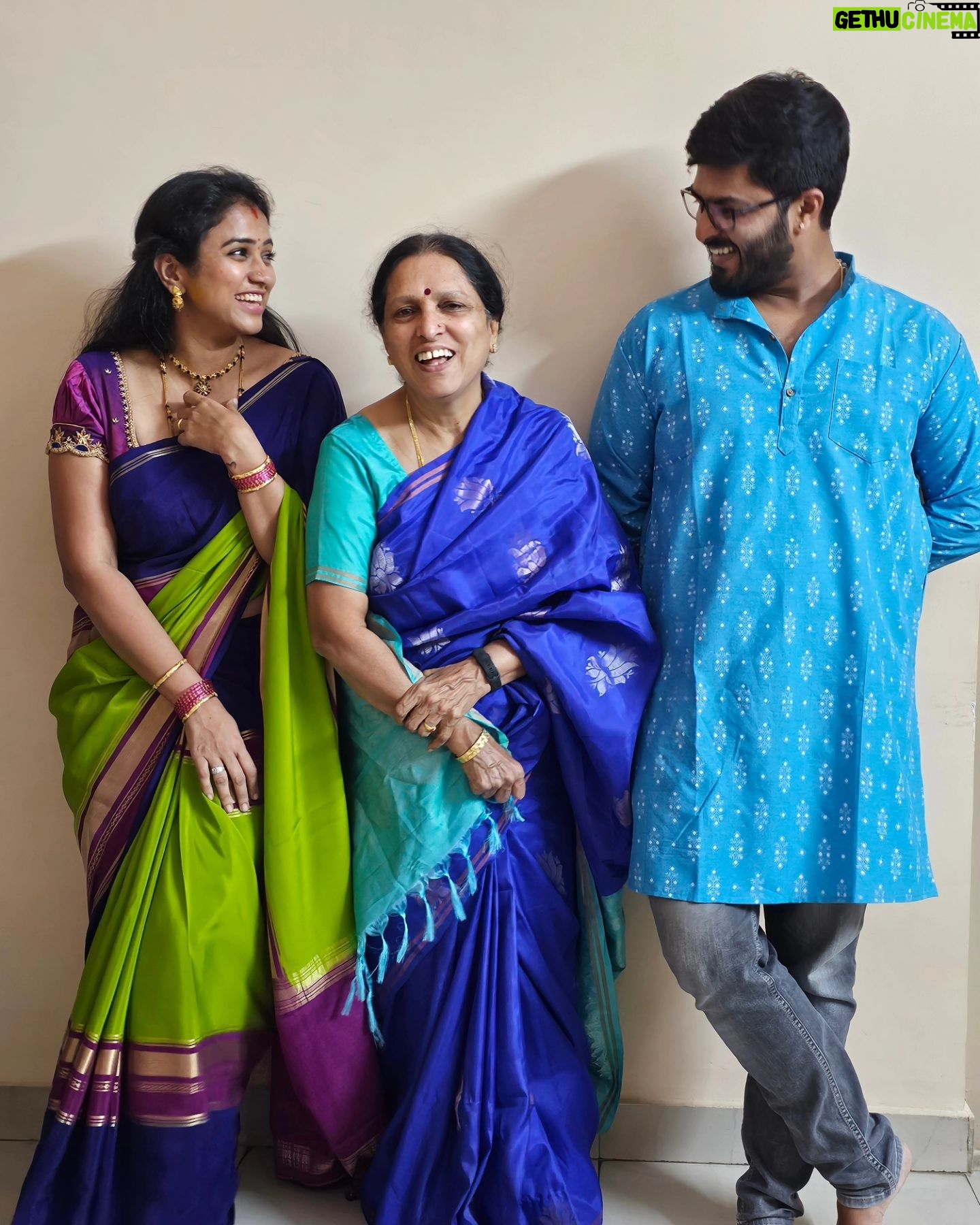 Rashmi Prabhakar - 10.9K Likes - ಸುಗ್ಗಿ ಹಬ್ಬ ✨️
ಈ ಸುಗ್ಗಿಯ ಹಬ್ಬ ಎಲ್ಲರ ಬಾಳಲ್ಲಿ ಸಂತಸ, ಸಾಮರಸ್ಯ, ಸಮೃದ್ಧಿ ಮತ್ತು ಆರೋಗ್ಯವನ್ನು ನೀಡಲಿ ಎಂದು ಹಾರೈಸುತ್ತೇನೆ. ನಿಮಗೂ ಮತ್ತು ನಿಮ್ಮ ಕುಟುಂಬದವರಿಗೂ ಸಂಕ್ರಾಂತಿ ಹಬ್ಬದ ಶುಭಾಶಯಗಳು😊
Happy Pongal / sankranti
PS : My First ever Mysore silk Saree ❤️
#festival #sankranti #mysoresilksaree