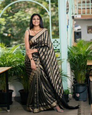 Rashmi Prabhakar Instagram - Thank you universe ✨️ 

Artist : @rashmiprabhakar_official 
Concept and Styling : @sahanastylediary 
Saree : @sankalpa_angadi 
MUAH : @makeovers_sudhanatesh 
Photography : @vikaptures_studio