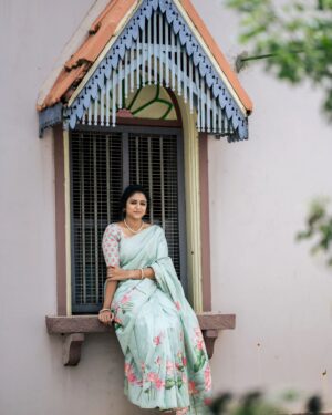 Rashmi Prabhakar Instagram - ಮನಸ್ಸೇ ಗಾಂಧಿಬಜಾರು ❤️
Thanks to you all for the overwhelming response on my look❤️ 
Couldn't be possible without my wonderful team ❤️ 
Artist : @rashmiprabhakar_official 
Concept and Styling : @sahanastylediary 
Saree : @sankalpa_angadi 
MUAH : @makeovers_sudhanatesh 
Photography : @vikaptures_studio