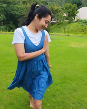 Rashmi Rajput Instagram - Peace begins with a smile 🌸

.
.
#peace #yoga #arhaticyoga