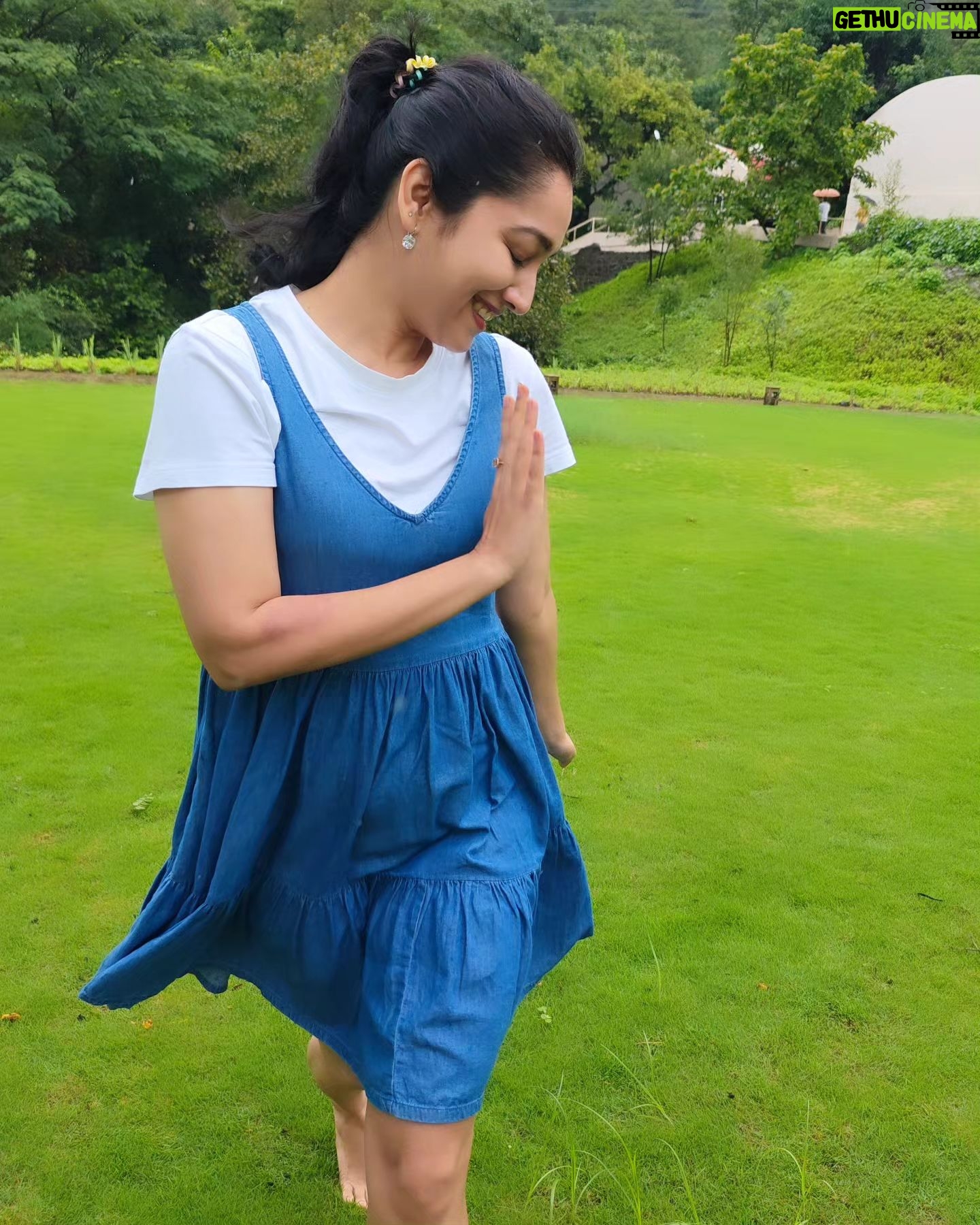 Rashmi Rajput - 8.5K Likes - Peace begins with a smile šø
.
.
#peace #yoga #arhaticyoga