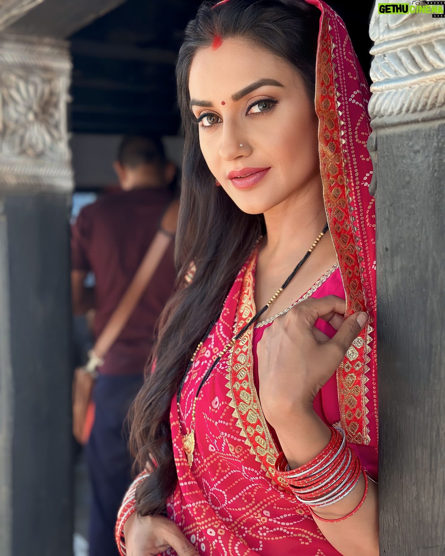 Rati Pandey - 43K Likes - “Heek bhar nihare da” ❤️ ❤️ the song close to my heart and loved to be a part of it,thoroughly enjoyed the journey..thank you so much for showering your love🙏🏻
.
.
Beautifully sung by @kalpanapatowaryvocalist @khesari_yadav
Beautiful music @omjhamusicdirector_
Produced by @roshansrkmusic @sharmilasingh26
Directed by @premanshu23
.
#heekbharnihareda #ratipandey #rangdebasanti #songs #gratitude
