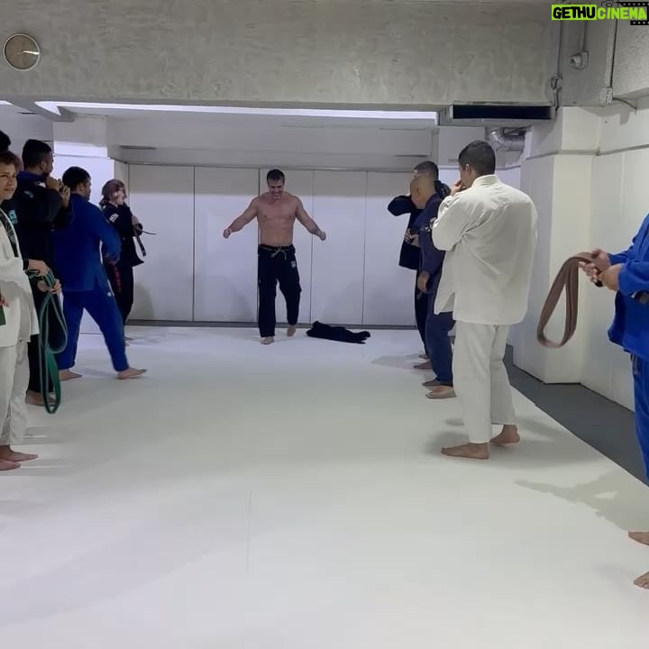 Raúl Olivo - 3 Likes - Tradición en B Jiu-Jitsu ( para los que preguntan ) pero les digo que ya tengo a algunos pillados!!! Habrá venganza!!! ( desliza ➡️ ) 🥋 @academia_artesuave #bjj #RO 🐺