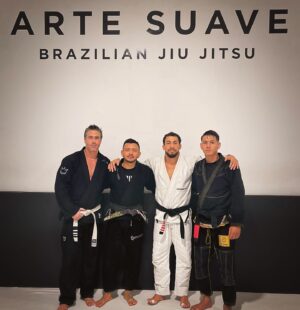 Raúl Olivo Instagram - Día 1  de 4  del seminario dictado por @carlosholandabjj  y @matheus_limabjj en @artesuave_colinasdelosruices  sigo aprendiendo, buscando mejorar, YO contra YO, cada día.  Gracias a todo el equipo de @artesuave_colinasdelosruices y obvio mi escuela base @academia_artesuave  Las artes marciales salvan, oxigenan, te dan vida! 🥋 Oss !! #RO 🐺