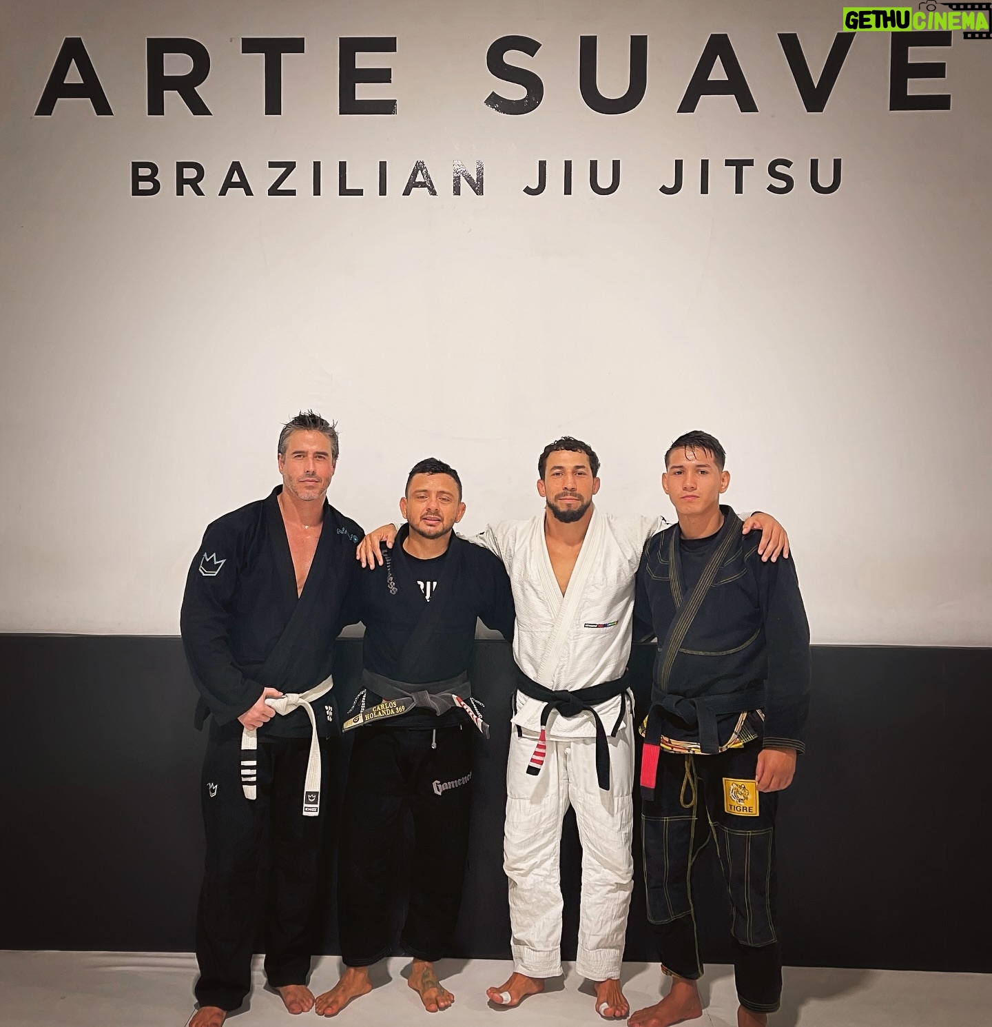 Raúl Olivo - 3 Likes - Día 1 de 4 del seminario dictado por @carlosholandabjj y @matheus_limabjj en @artesuave_colinasdelosruices sigo aprendiendo, buscando mejorar, YO contra YO, cada día. Gracias a todo el equipo de @artesuave_colinasdelosruices y obvio mi escuela base @academia_artesuave Las artes marciales salvan, oxigenan, te dan vida! 🥋 Oss !! #RO 🐺