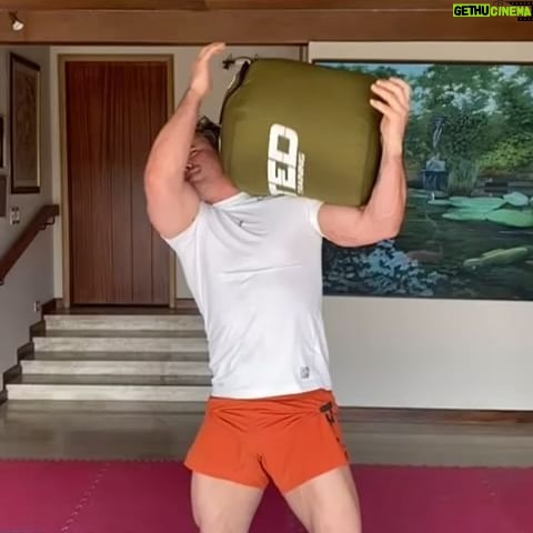 Raúl Olivo - 3 Likes - Después de un training de No Gi con mi querido @caiopracticesjiujitsu y “ajusta” @jeffriemachadoga un poco de peso para relajar! #preparacion #RO
