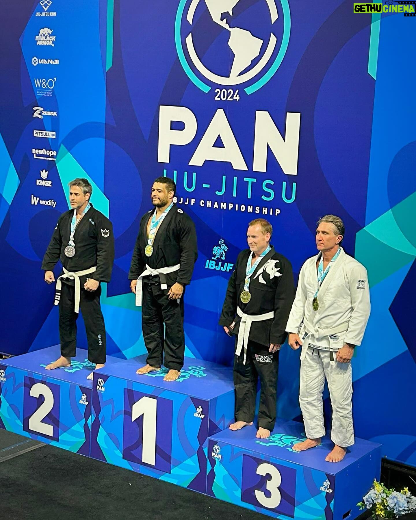 Raúl Olivo - 3 Likes - 🥈 2do Lugar en el Panamericano de Brazilian Jiu Jitsu !! @ibjjf ( piernita mala pero no para! ➡️ ) No siempre se gana pero te das cuenta de cuanto falta por aprender! Gracias a todo mi team de @academia_artesuave y mi familia por el apoyo!! 🥋 #bjj #RO